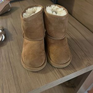 Baby/toddler uggs size 6